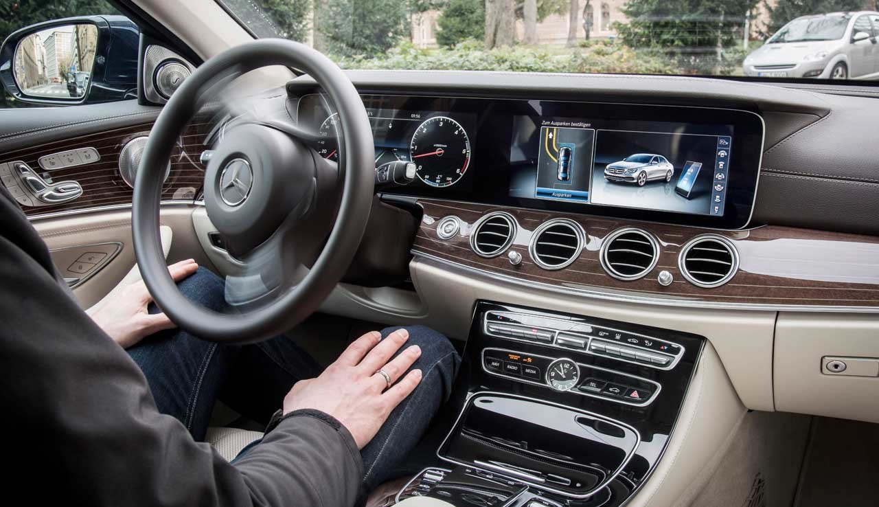 Aparcamiento autonomo Mercedes Benz