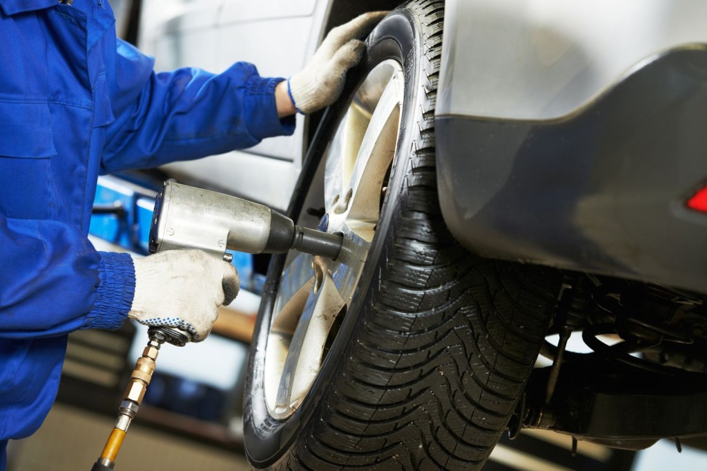 Mantenimiento cambio neumaticos coche Otono Quadis