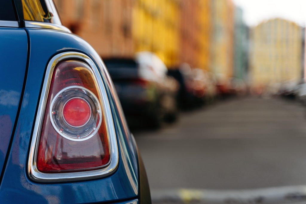 Reparación de los faros de un coche