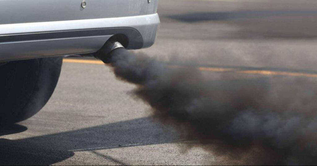 Qué significa en un coche diésel la emisión de humo blanco, negro, azulado…