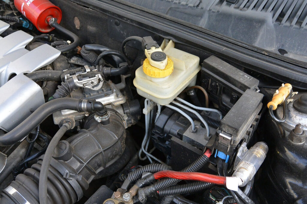 Los cuatro componentes del coche que más sufren con el calor en verano