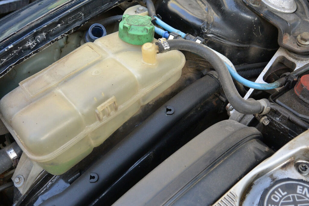 Los cuatro componentes del coche que más sufren con el calor en verano